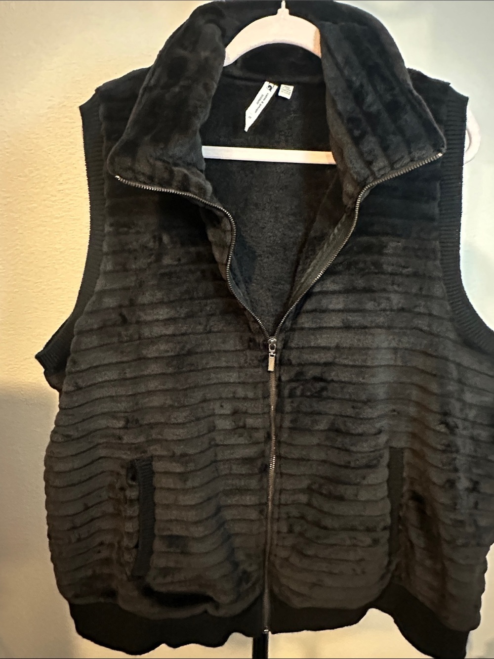 Cable & Gauge Black Faux-Fur Zip Vest with Stand Collar